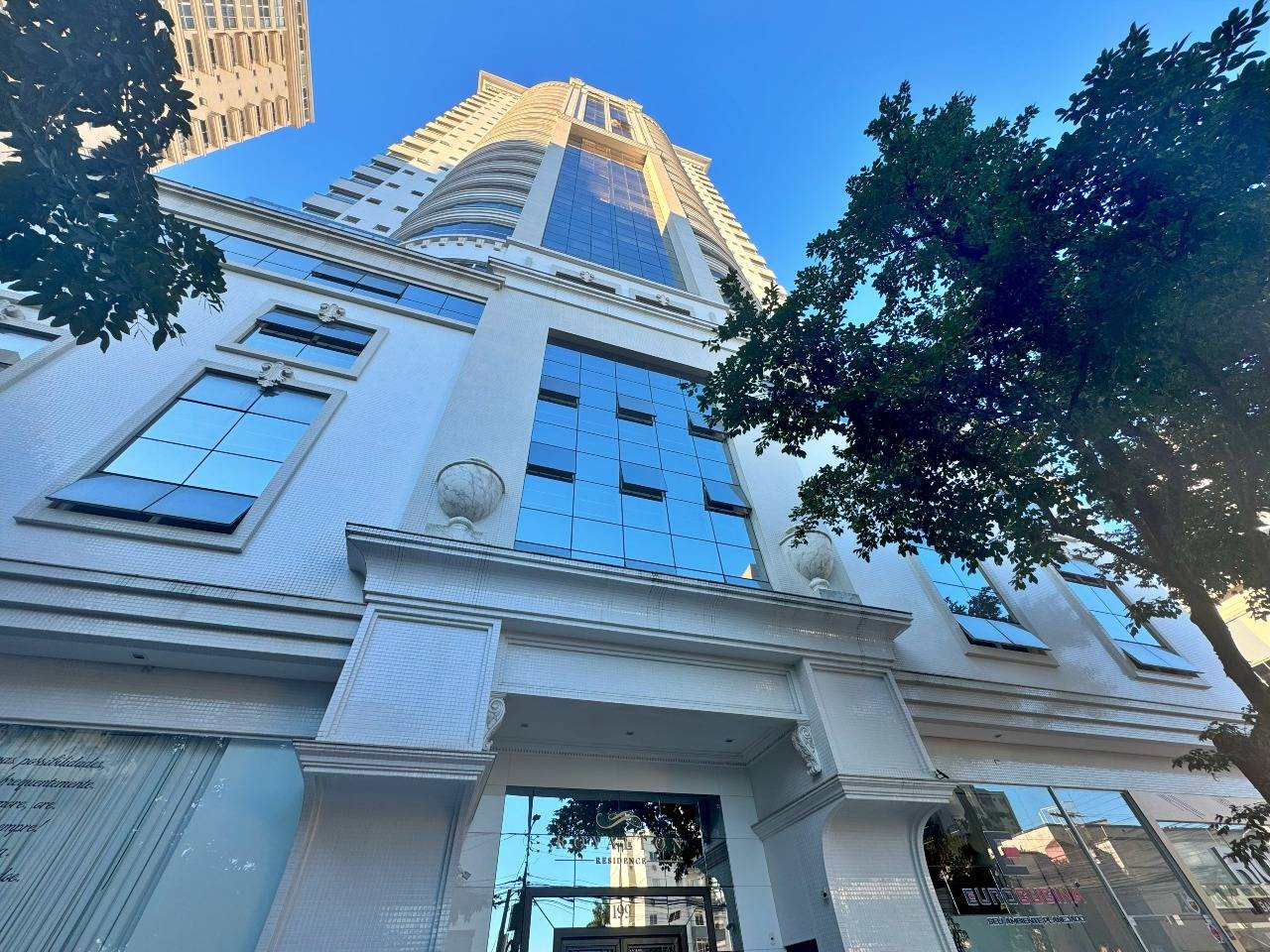 Foto do imóvel Apartamento 3 Suítes Mobiliado à Venda no Edifício Royalton – Balneário Camboriú