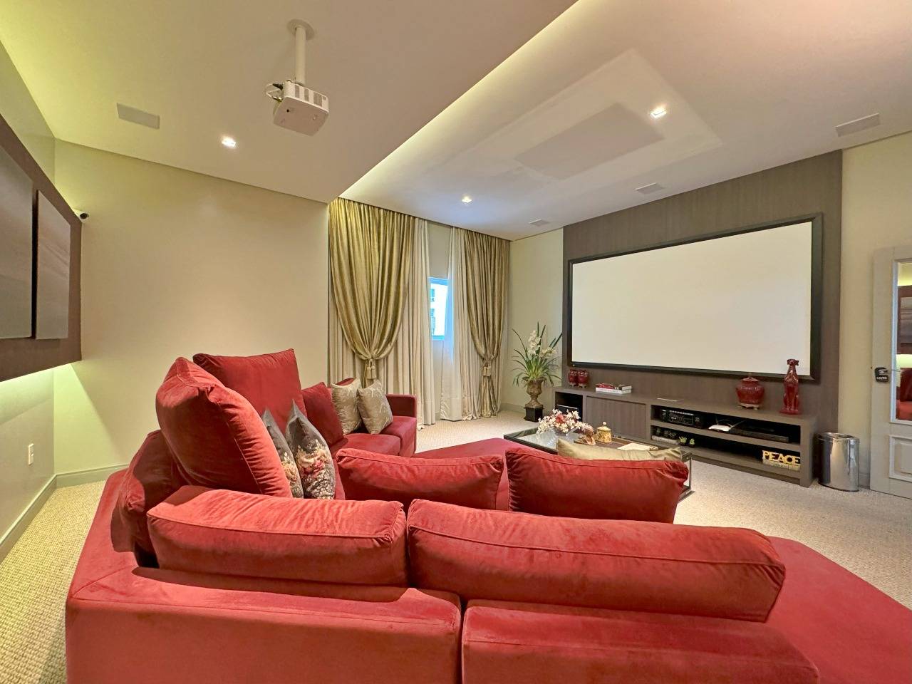 Foto do imóvel Apartamento 3 Suítes Mobiliado à Venda no Edifício Royalton – Balneário Camboriú