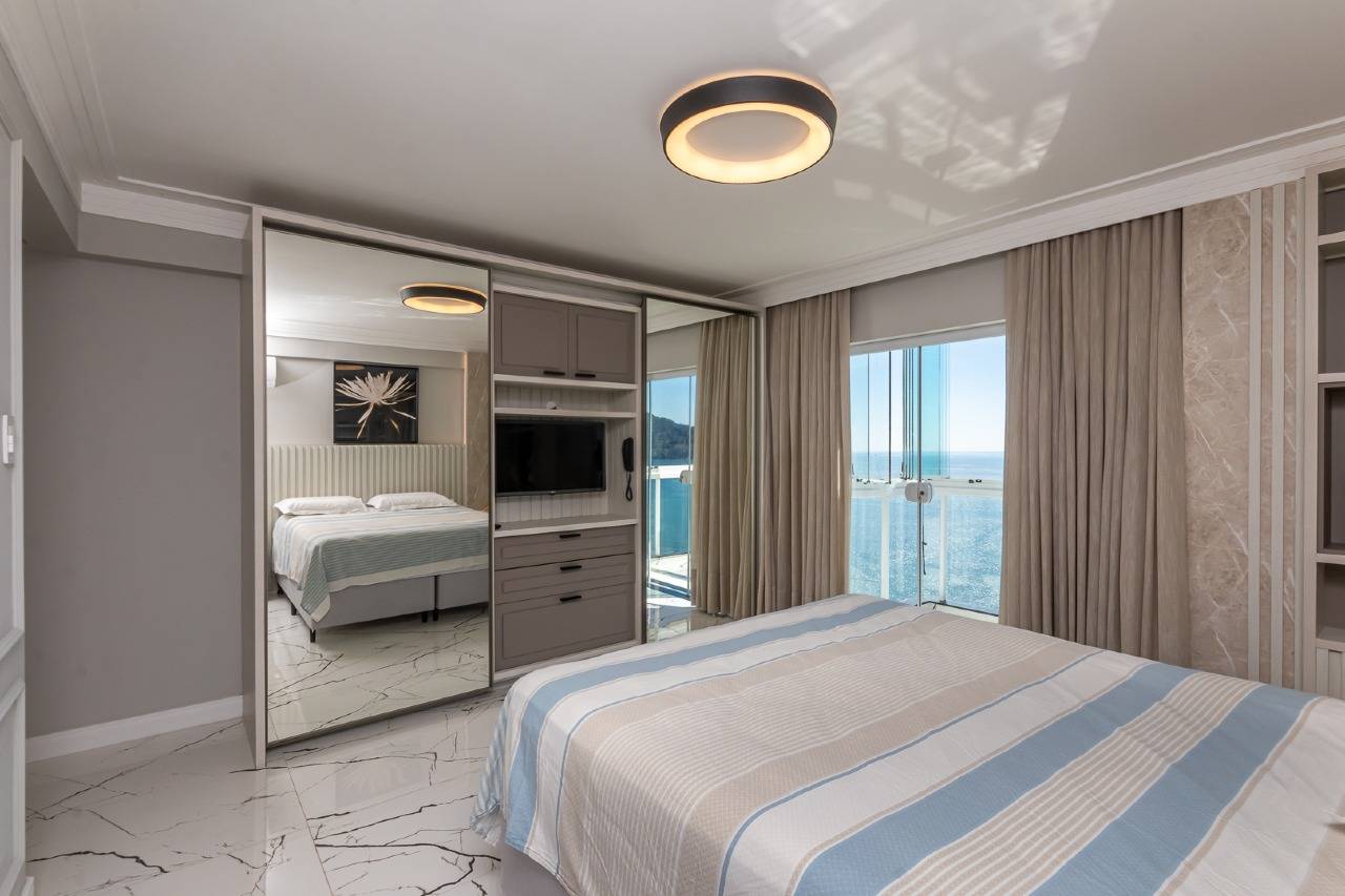 Foto do imóvel Apartamento 4 dormitórios no Edifício Imperatriz na Avenida Atlântica Balneário Camboriú