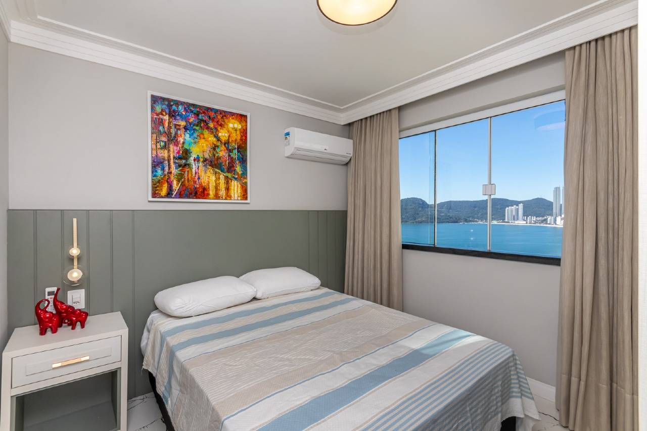 Foto do imóvel Apartamento 4 dormitórios no Edifício Imperatriz na Avenida Atlântica Balneário Camboriú