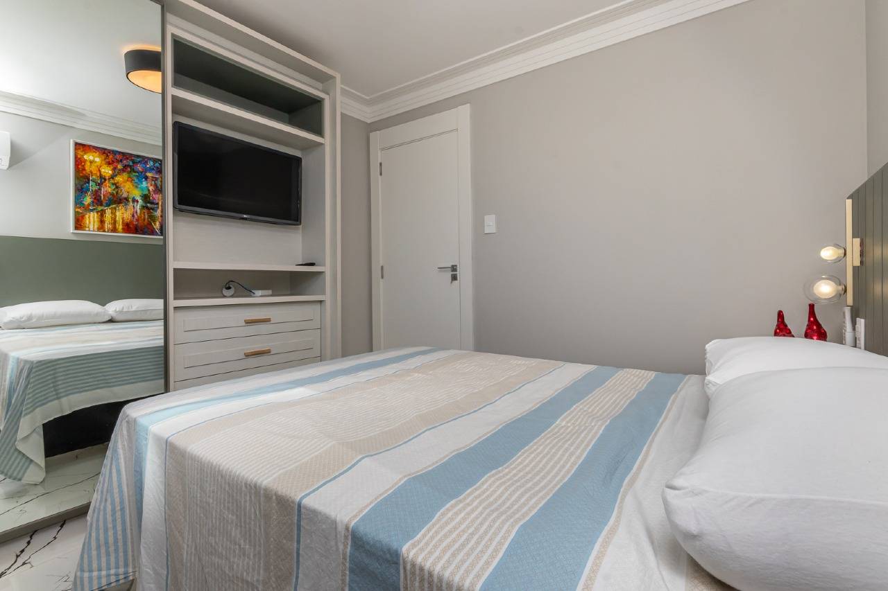 Foto do imóvel Apartamento 4 dormitórios no Edifício Imperatriz na Avenida Atlântica Balneário Camboriú