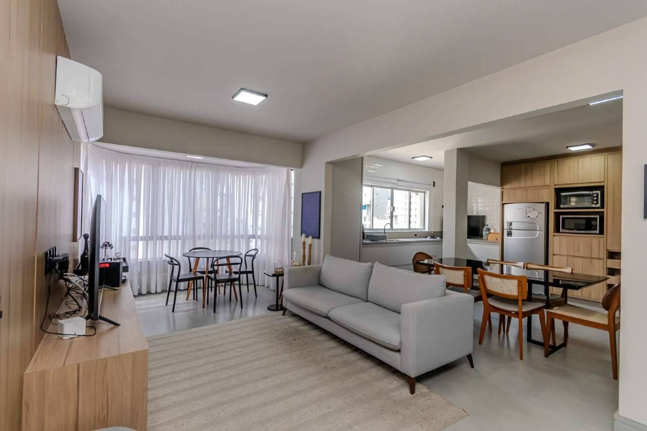 Foto do imóvel Apartamento no Edifício Maria Carolina com 2 dormitórios no Centro de Balneário Camboriú