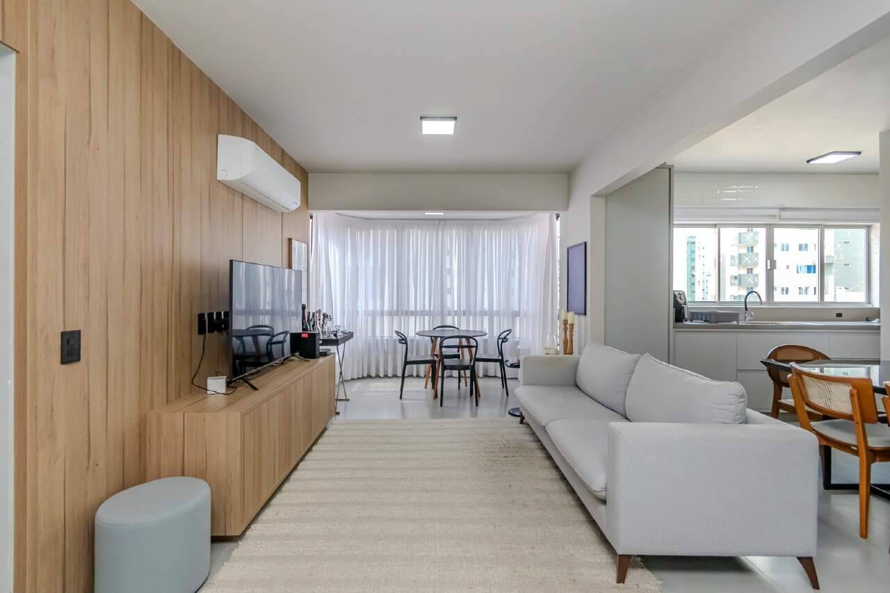 Foto do imóvel Apartamento no Edifício Maria Carolina com 2 dormitórios no Centro de Balneário Camboriú