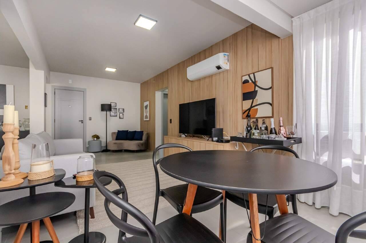 Foto do imóvel Apartamento no Edifício Maria Carolina com 2 dormitórios no Centro de Balneário Camboriú