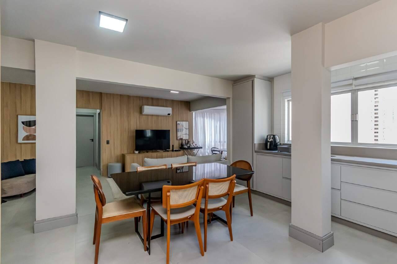 Foto do imóvel Apartamento no Edifício Maria Carolina com 2 dormitórios no Centro de Balneário Camboriú