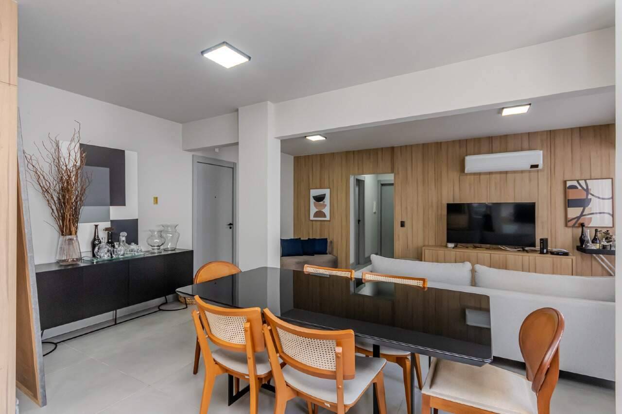 Foto do imóvel Apartamento no Edifício Maria Carolina com 2 dormitórios no Centro de Balneário Camboriú