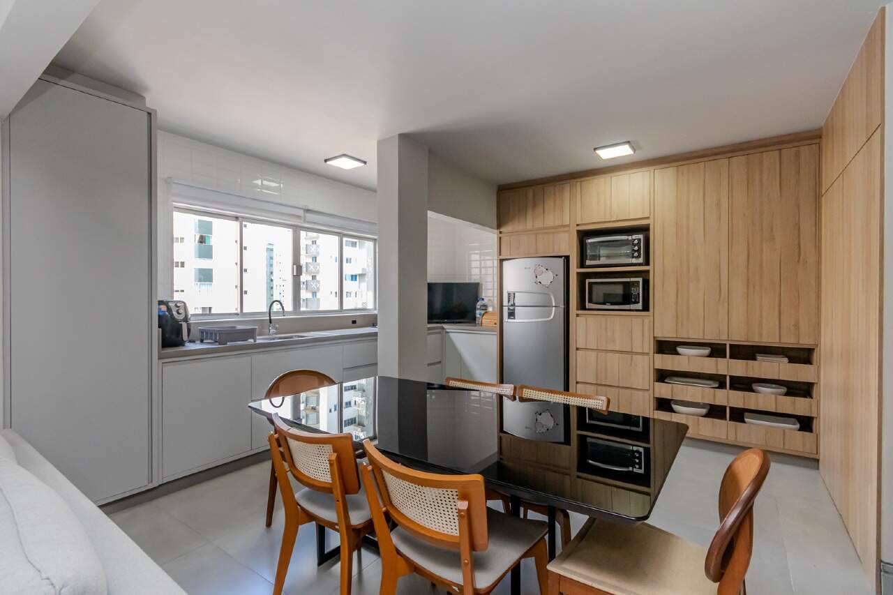 Foto do imóvel Apartamento no Edifício Maria Carolina com 2 dormitórios no Centro de Balneário Camboriú