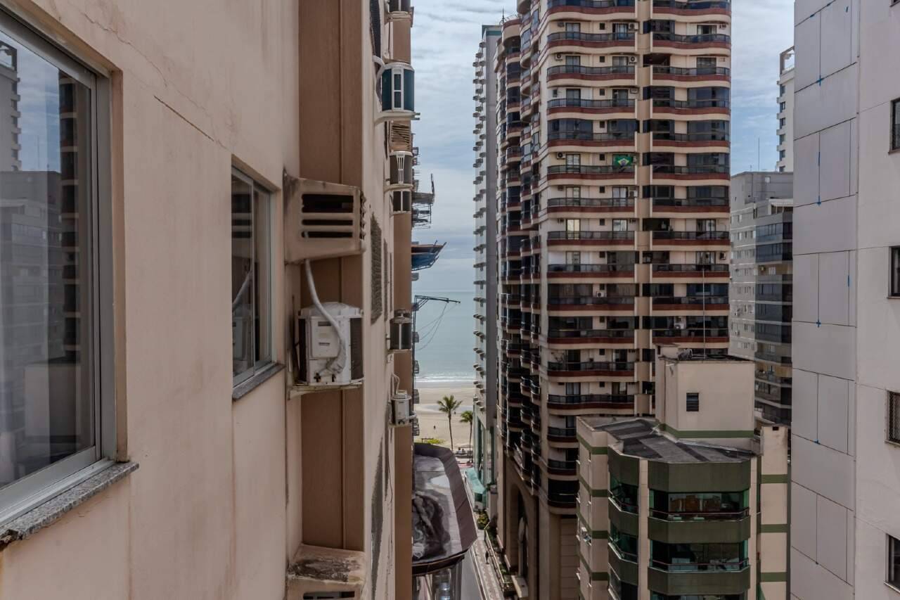 Foto do imóvel Apartamento no Edifício Maria Carolina com 2 dormitórios no Centro de Balneário Camboriú
