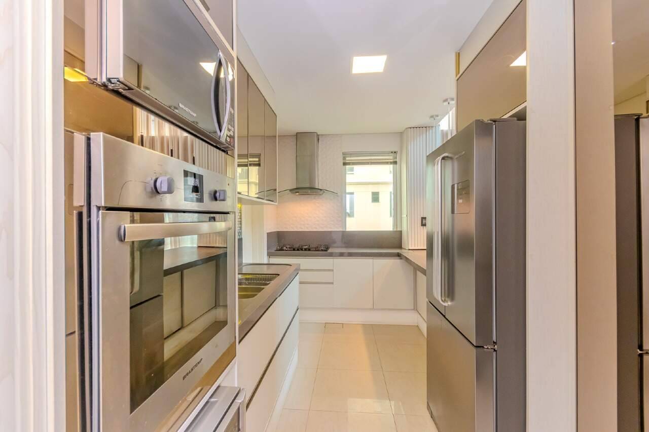 Foto do imóvel Apartamento mobiliado com 4 dormitórios no Edifício Solar di Veneza, Bairro Pioneiros, Balneário Camboriú