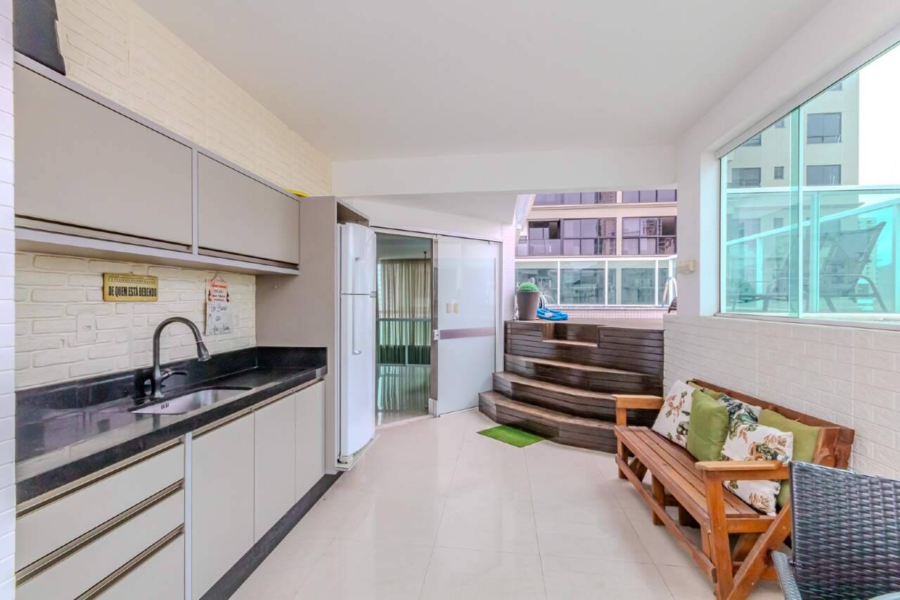 Foto do imóvel Apartamento mobiliado com 4 dormitórios no Edifício Solar di Veneza, Bairro Pioneiros, Balneário Camboriú