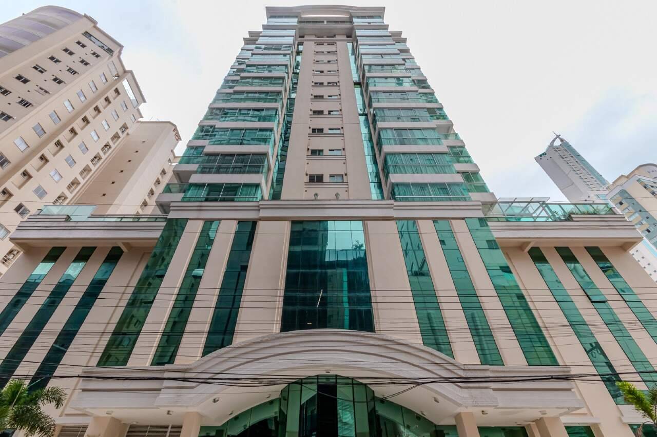Foto do imóvel Apartamento mobiliado com 4 dormitórios no Edifício Solar di Veneza, Bairro Pioneiros, Balneário Camboriú