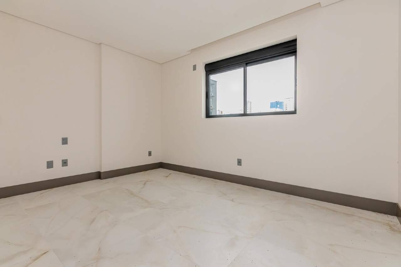 Foto do imóvel Apartamento com 03 Dormitórios no Edifício Green Ocean em Balneário Camboriú