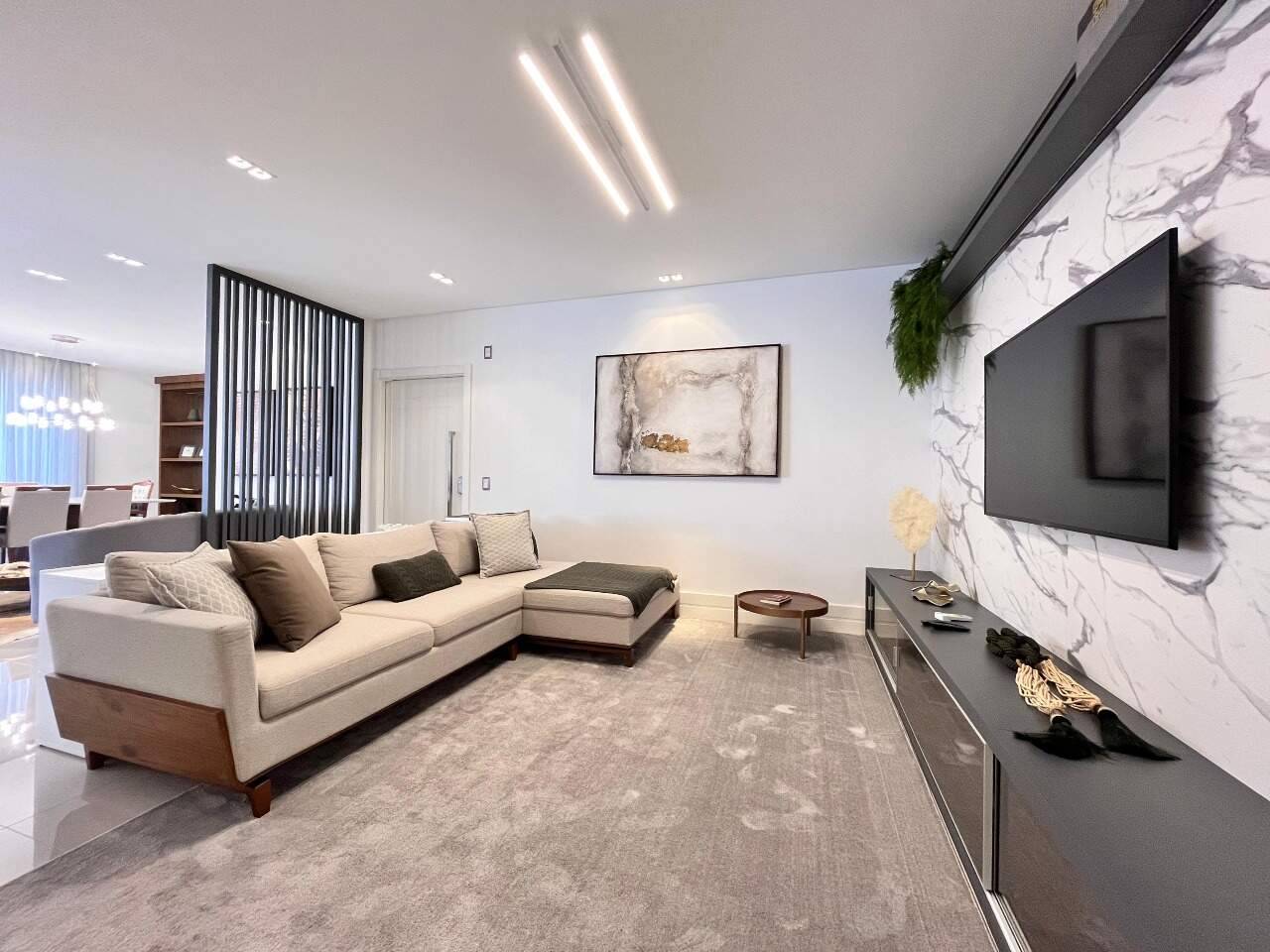 Apartamento com 4 suítes no Edifício Milano na Meia Praia, Itapema