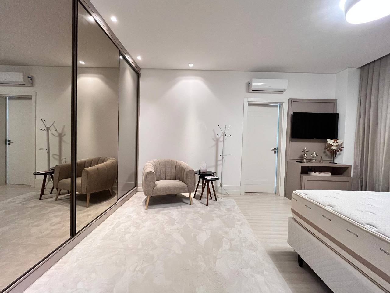 Foto do imóvel Apartamento 4 Suítes no Edifício Milano Meia Praia Itapema