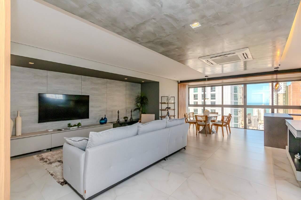 Apartamento mobiliado com 3 suítes no Edifício Ocean Breeze no Centro em Balneário Camboriú