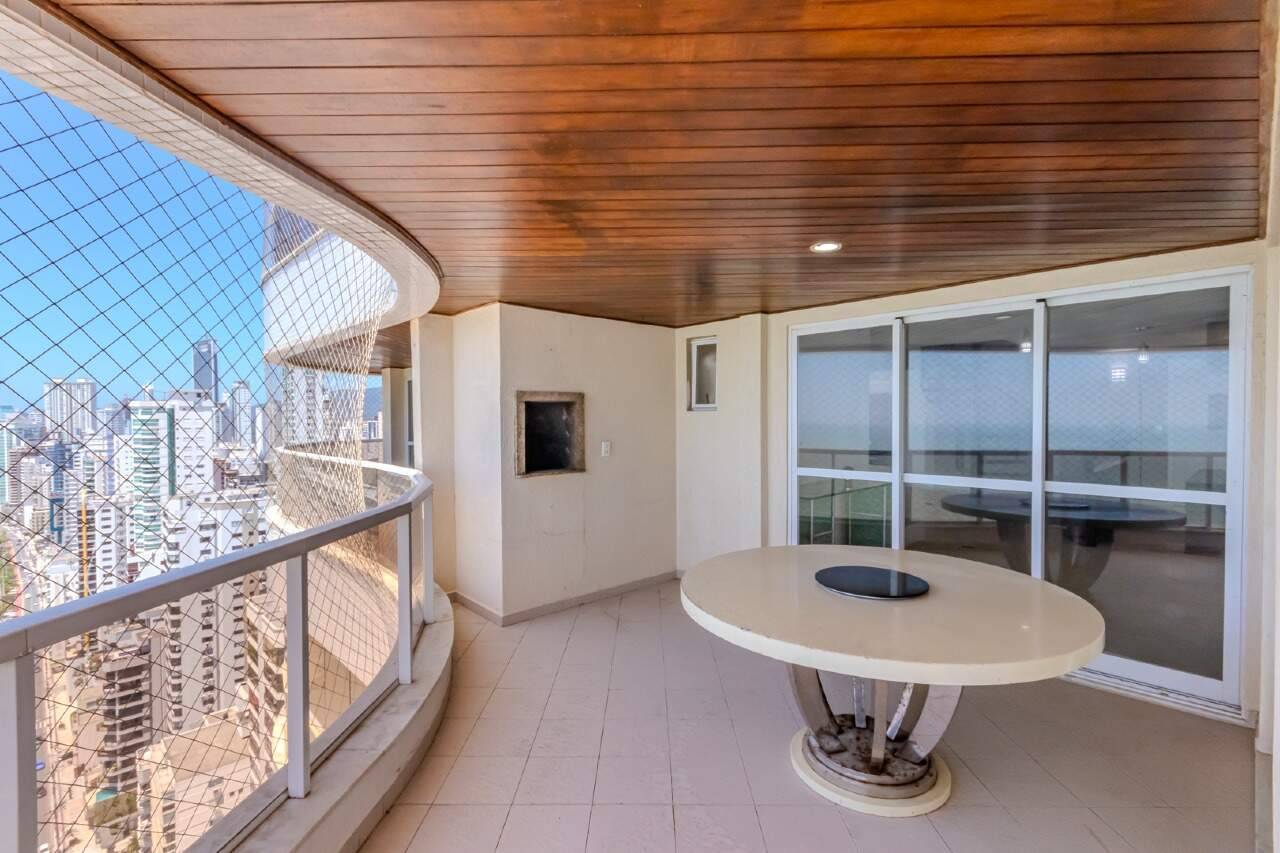 Foto do imóvel Cobertura Triplex Frente Mar á venda com 05 Suítes no Edifício Marquês de Olinda em Balneário Camboriú