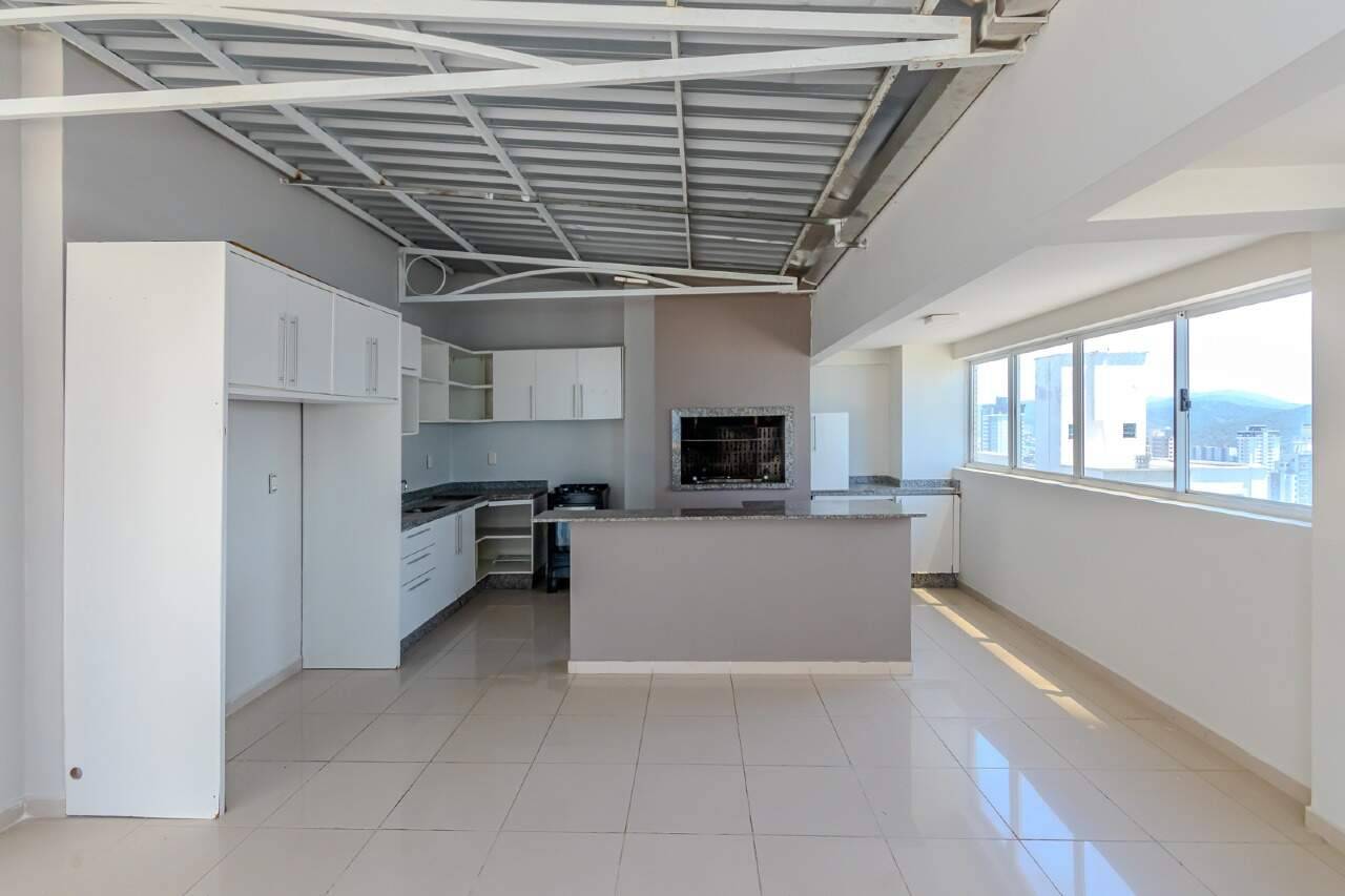 Foto do imóvel Cobertura Triplex Frente Mar á venda com 05 Suítes no Edifício Marquês de Olinda em Balneário Camboriú