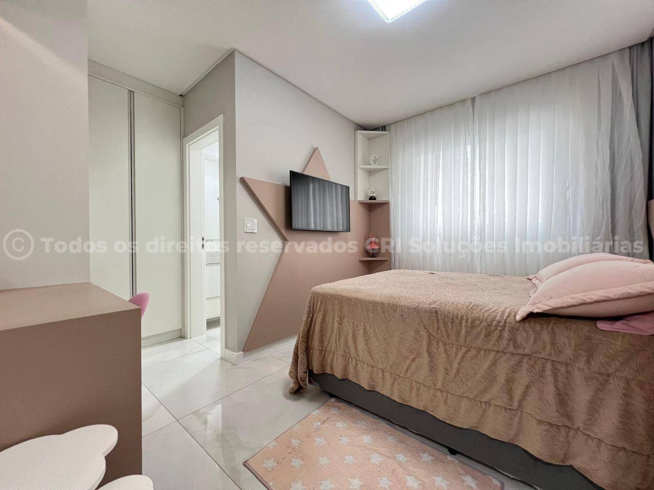 Foto do imóvel Apartamento Mobiliado na Quadra do mar em Meia Praia/Itapema