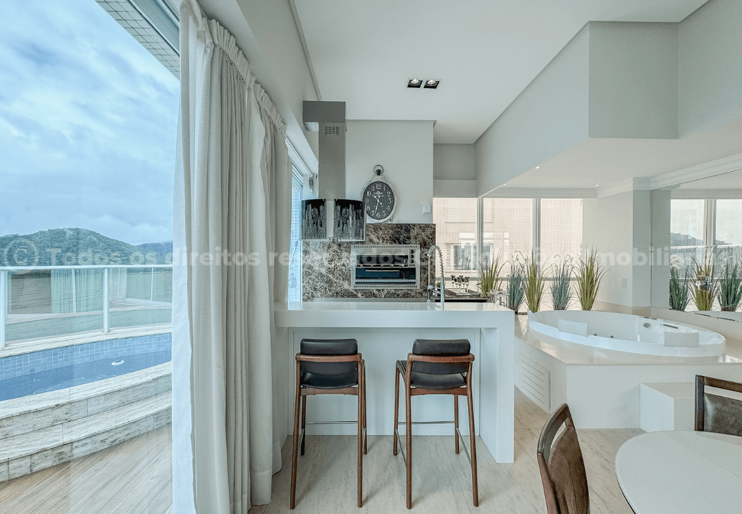 Foto do imóvel Cobertura Duplex Mobiliada com 03 Suítes Frente Mar á venda no Edifício Gran Felicitá em Balneário Camboriú