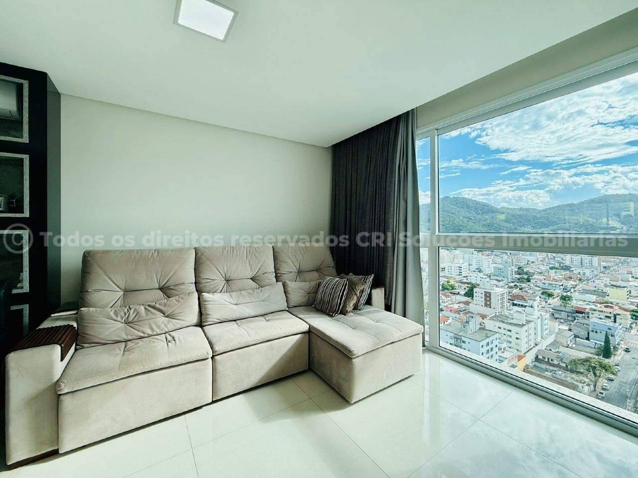 Foto do imóvel Apartamento alto-padrão à venda com 4 quartos sendo 2 suítes e 2 vagas de garagem a 500m do mar no Falcon Tower da FG no centro de Balneário Camboriú