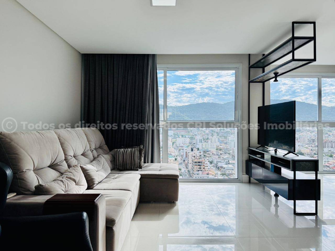 Foto do imóvel Apartamento alto-padrão à venda com 4 quartos sendo 2 suítes e 2 vagas de garagem a 500m do mar no Falcon Tower da FG no centro de Balneário Camboriú