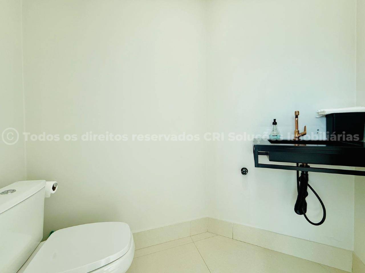 Foto do imóvel Apartamento alto-padrão à venda com 4 quartos sendo 2 suítes e 2 vagas de garagem a 500m do mar no Falcon Tower da FG no centro de Balneário Camboriú