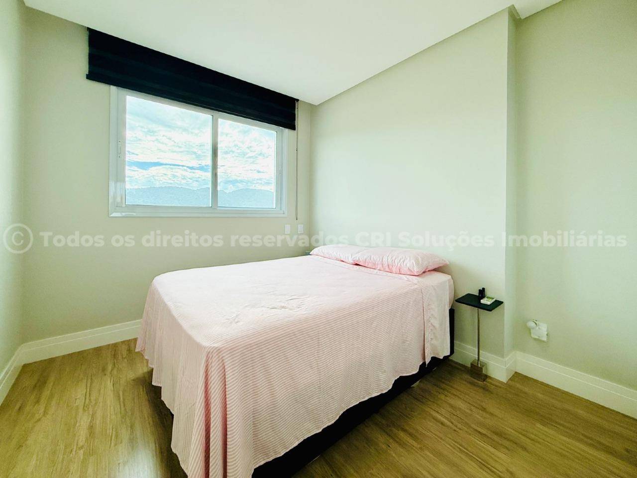 Foto do imóvel Apartamento alto-padrão à venda com 4 quartos sendo 2 suítes e 2 vagas de garagem a 500m do mar no Falcon Tower da FG no centro de Balneário Camboriú
