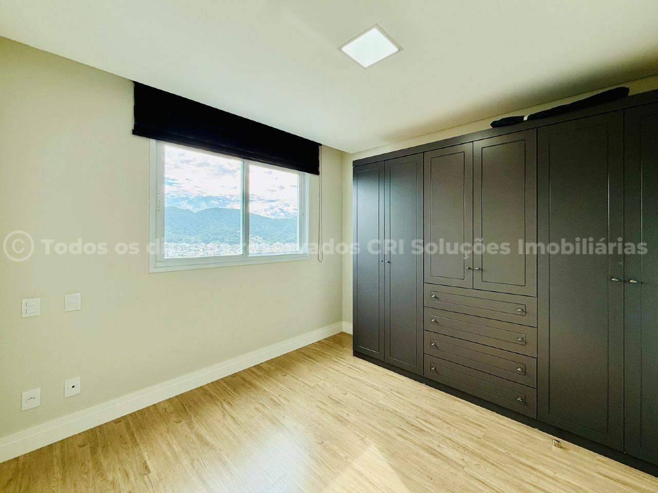Foto do imóvel Apartamento alto-padrão à venda com 4 quartos sendo 2 suítes e 2 vagas de garagem a 500m do mar no Falcon Tower da FG no centro de Balneário Camboriú