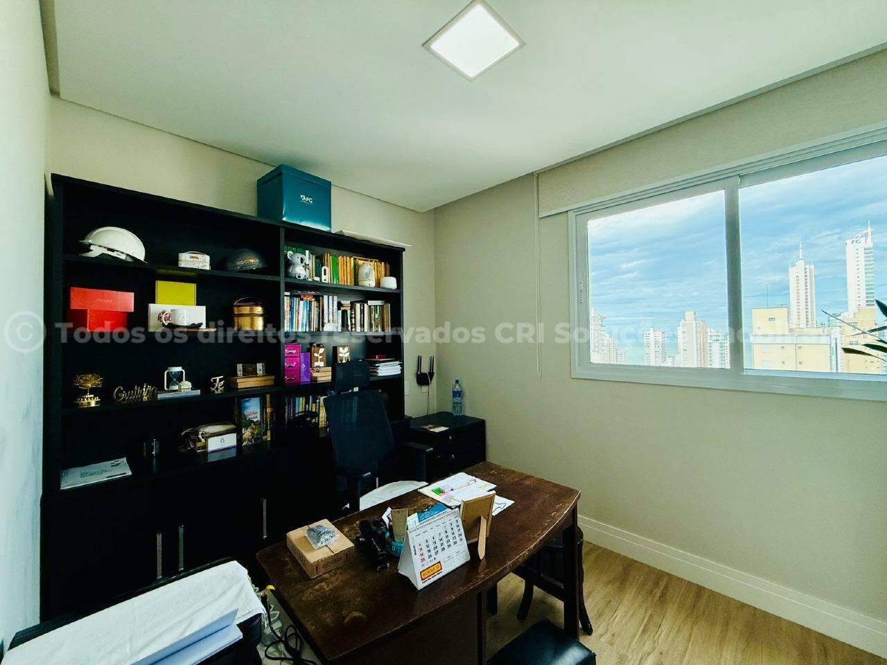 Foto do imóvel Apartamento alto-padrão à venda com 4 quartos sendo 2 suítes e 2 vagas de garagem a 500m do mar no Falcon Tower da FG no centro de Balneário Camboriú