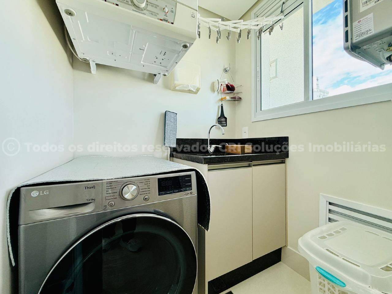 Foto do imóvel Apartamento alto-padrão à venda com 4 quartos sendo 2 suítes e 2 vagas de garagem a 500m do mar no Falcon Tower da FG no centro de Balneário Camboriú