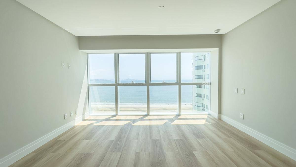 Apartamento com 4 Suítes e 196m² no One Tower na Barra Sul em Balneário Camboriú