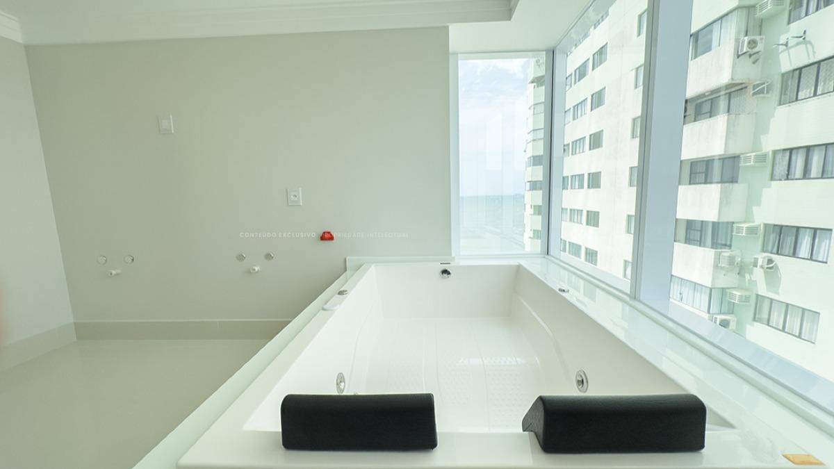Apartamento com 4 Suítes e 196m² no One Tower na Barra Sul em Balneário Camboriú