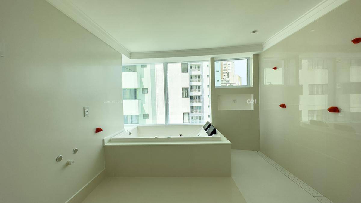 Apartamento com 4 suítes no edifício One Tower na Barra Sul, Balneário Camboriú