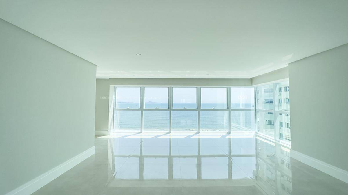 Apartamento com 4 suítes no edifício One Tower na Barra Sul, Balneário Camboriú