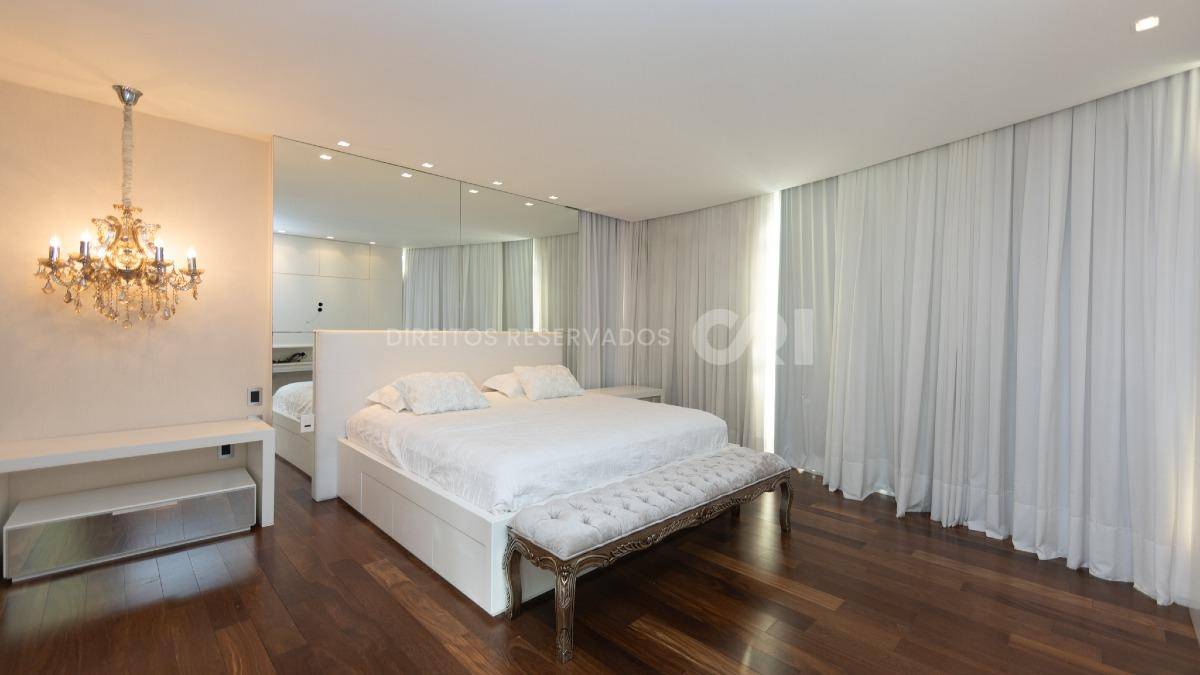 Apartamento com 4 suítes no Villa Di Mare no Centro de Balneário Camboriú