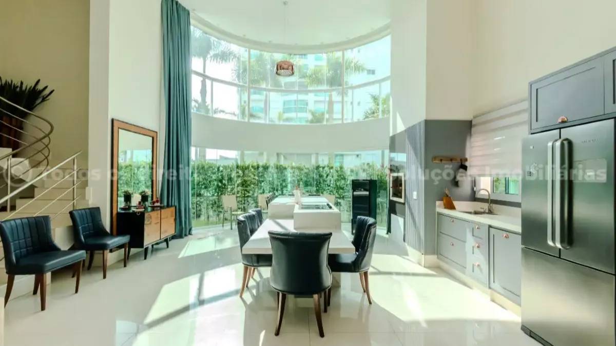 Garden duplex com 3 suítes no Edifício Brava Beach Aroeira na Praia Brava em Itajaí