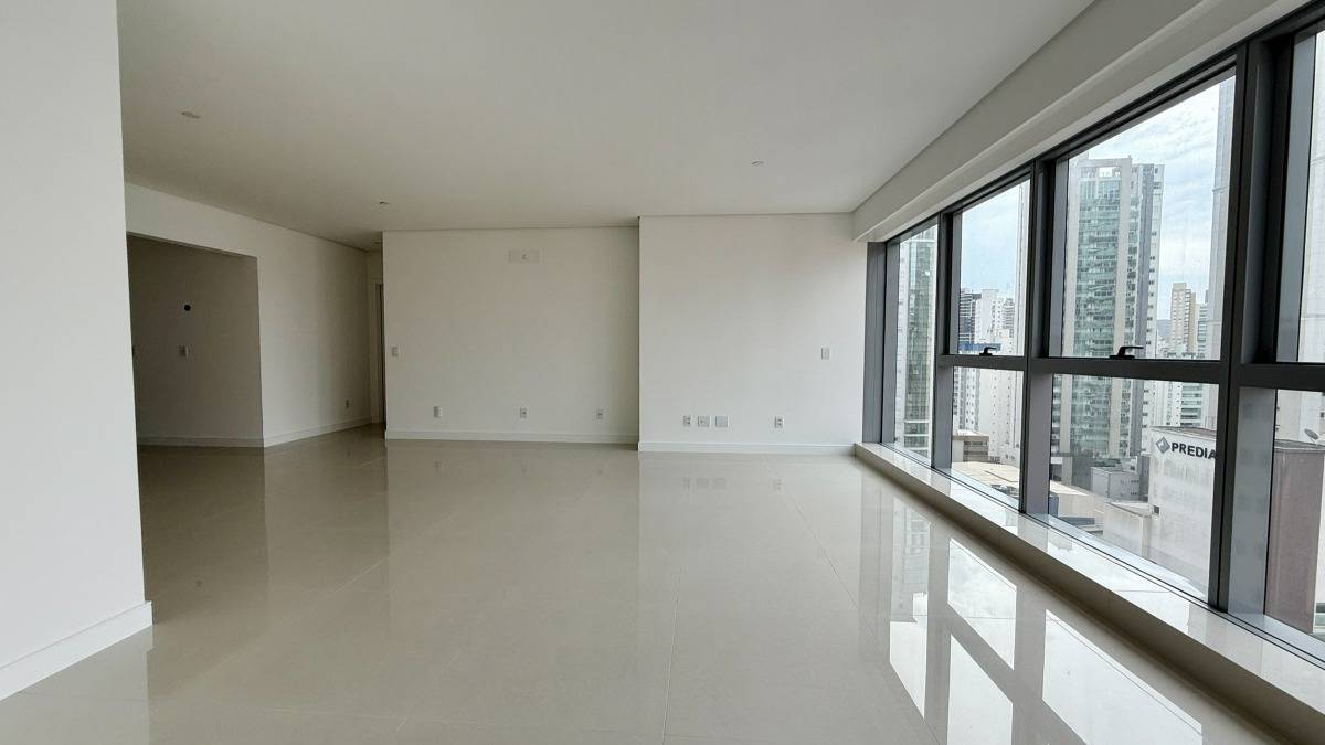 Apartamento no Edifício Vitra by Pininfarina com 04 Suítes no Centro em Balneário Camboriú