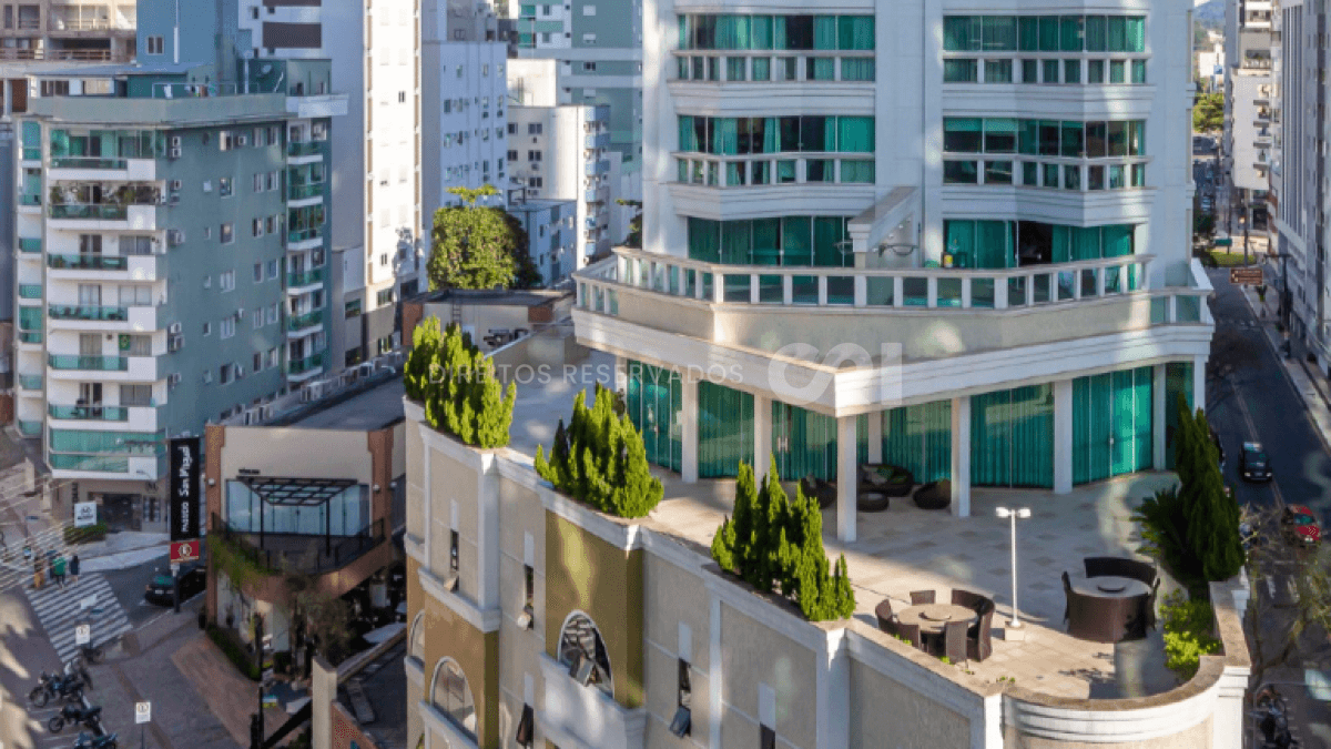 Apartamento mobiliado com 3 suítes no Edifício Alexandria no Centro em Balneário Camboriú