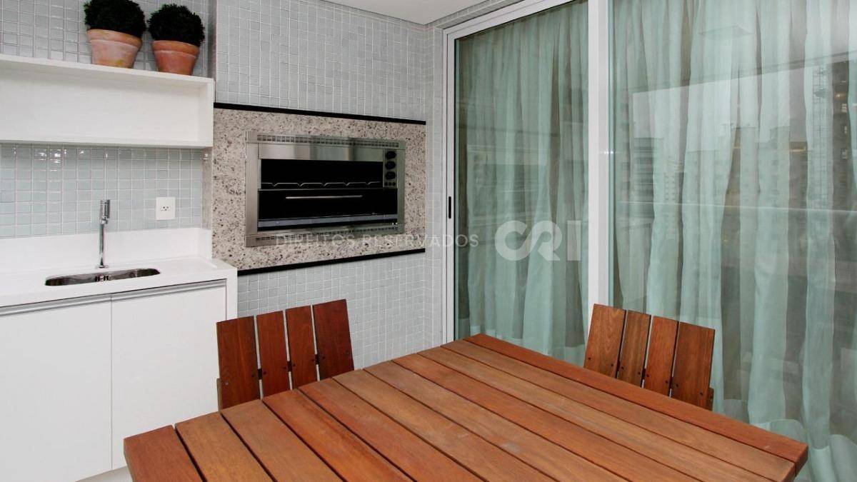 Apartamento mobiliado com 3 suítes no Edifício Alexandria no Centro em Balneário Camboriú
