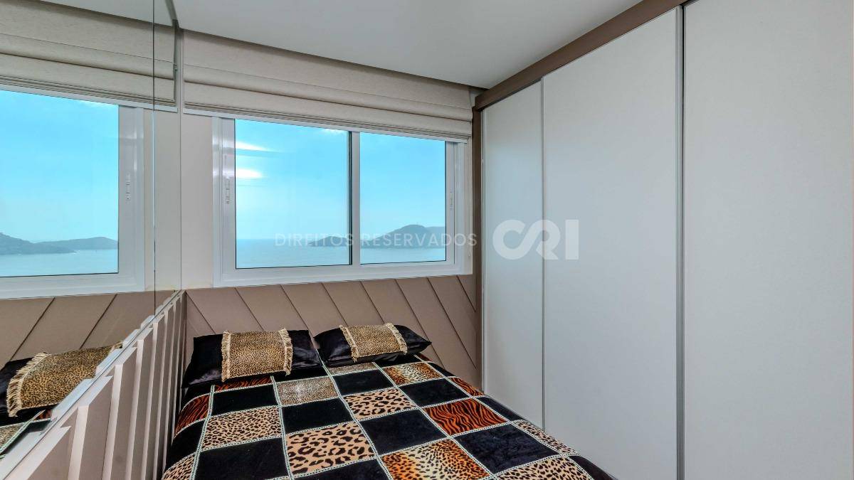 Cobertura com 3 suítes no edifício Olympo Tower no Centro de Balneário Camboriú
