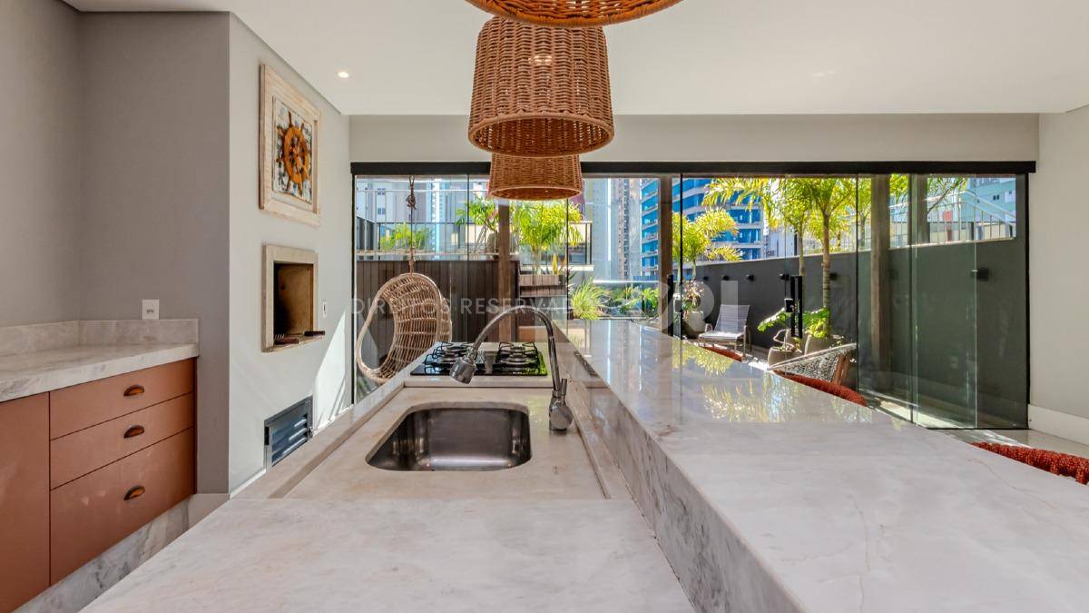 Apartamento garden com 3 suítes no Argos Residence no Centro de Balneário Camboriú