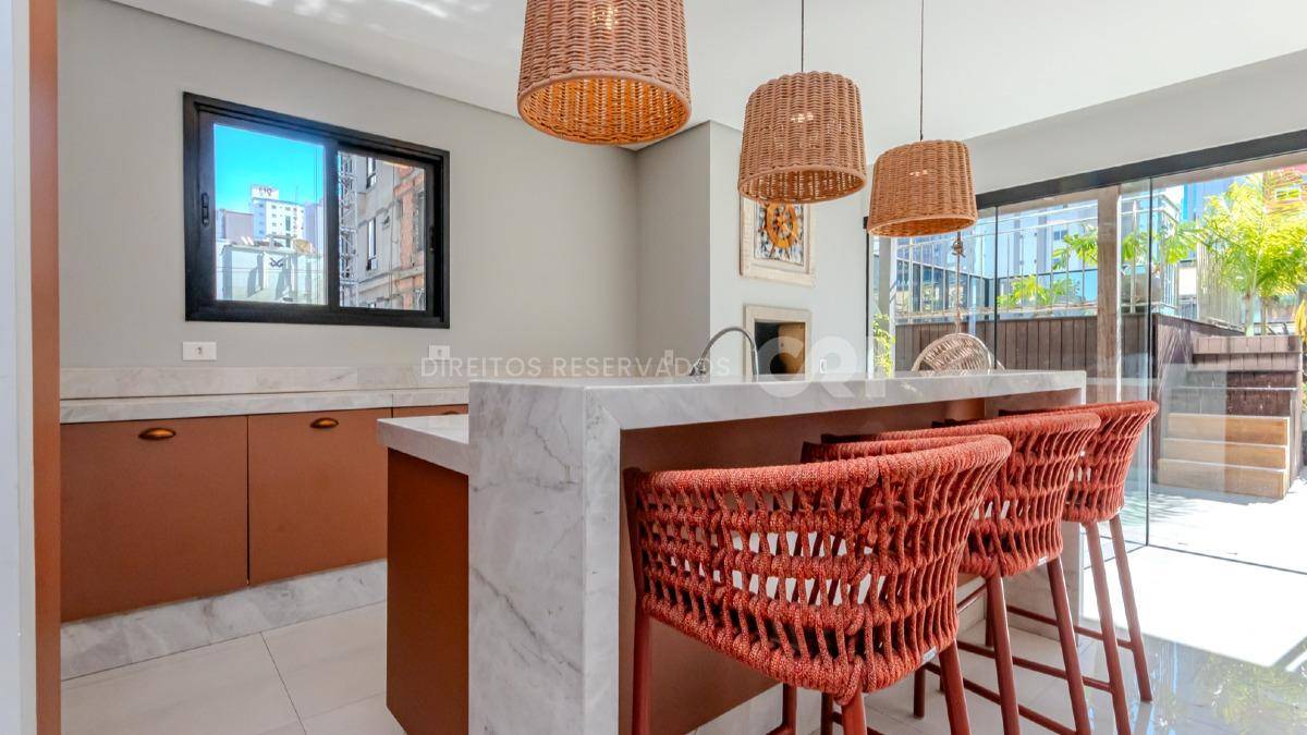Apartamento garden com 3 suítes no Argos Residence no Centro de Balneário Camboriú