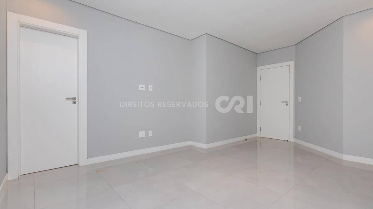 Apartamento garden com 3 suítes no Argos Residence no Centro de Balneário Camboriú