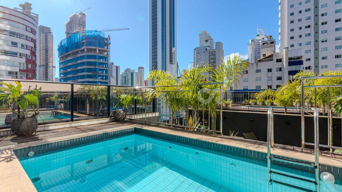 Apartamento garden com 3 suítes no Argos Residence no Centro de Balneário Camboriú