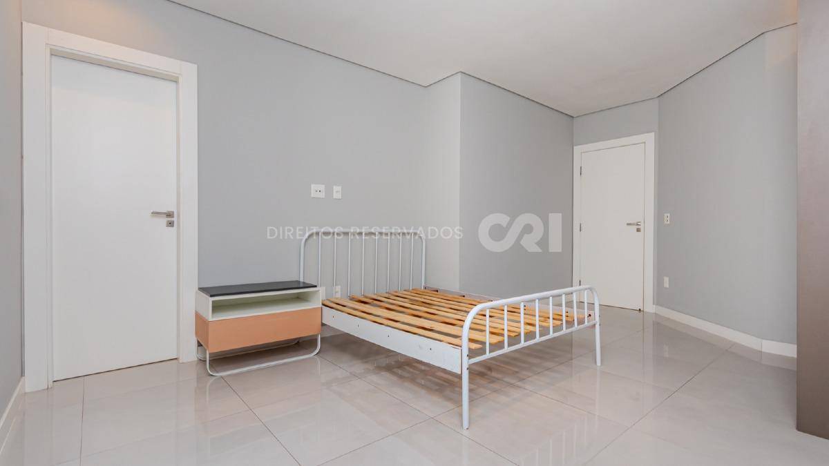 Apartamento garden com 3 suítes no Argos Residence no Centro de Balneário Camboriú