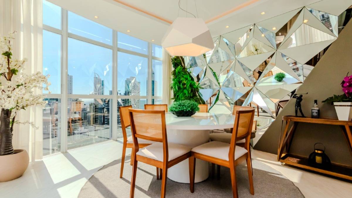 Apartamento Mobiliado com 03 Suítes no Edifício Portinax Centro em Balneário Camboriú