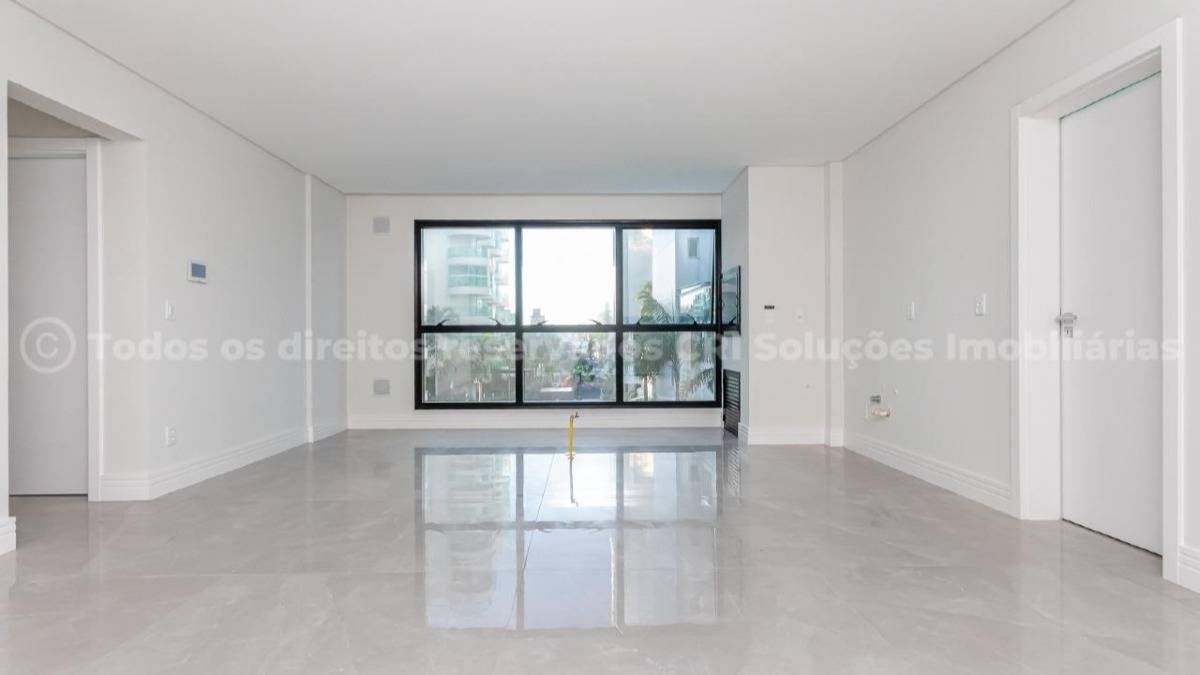 Apartamento com 2 suítes no edifício Brava Center na Praia Brava, Itajaí