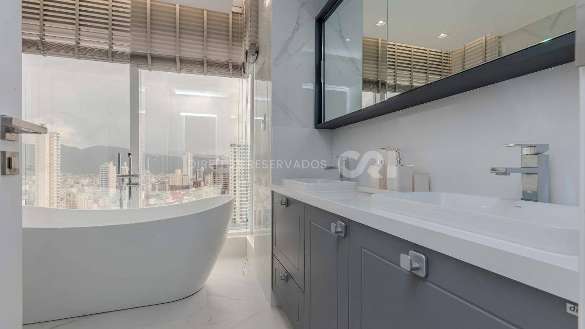 Apartamento mobiliado com 4 suítes no Grand Place Tower no Centro, Balneário Camboriú