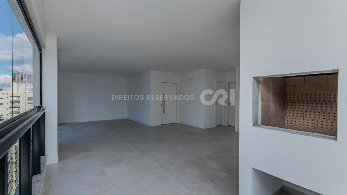 Apartamento com 3 suítes no edifício Fiori Del Mare na Meia Praia em Itapema