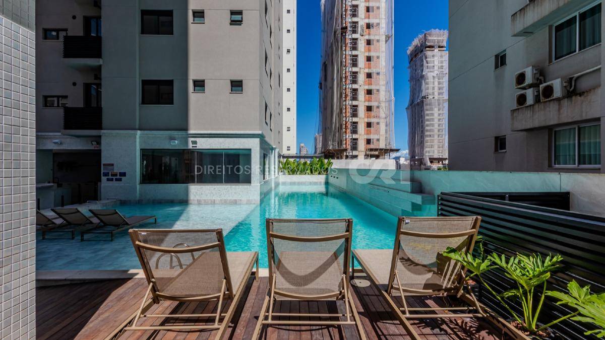 Apartamento com 3 suítes no edifício Fiori Del Mare na Meia Praia em Itapema